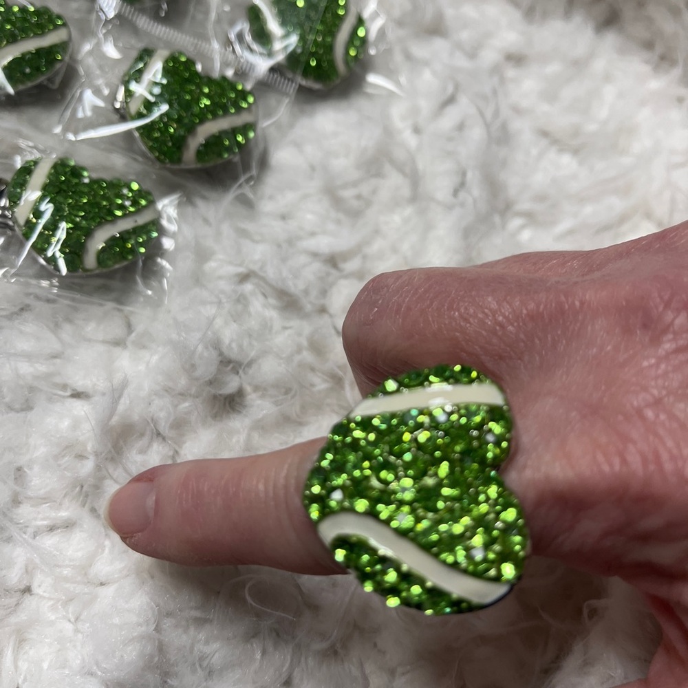 Rings NWT heart shape pack of 12, sold As Is, green rhinestones, Resell! - Picture 3 of 7